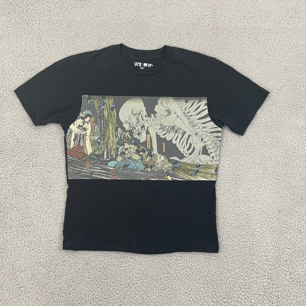 Uniqlo Ukiyo-e "Mitsukuni Defying The Skeleton Spectre" Shirt Men XS Black Tee